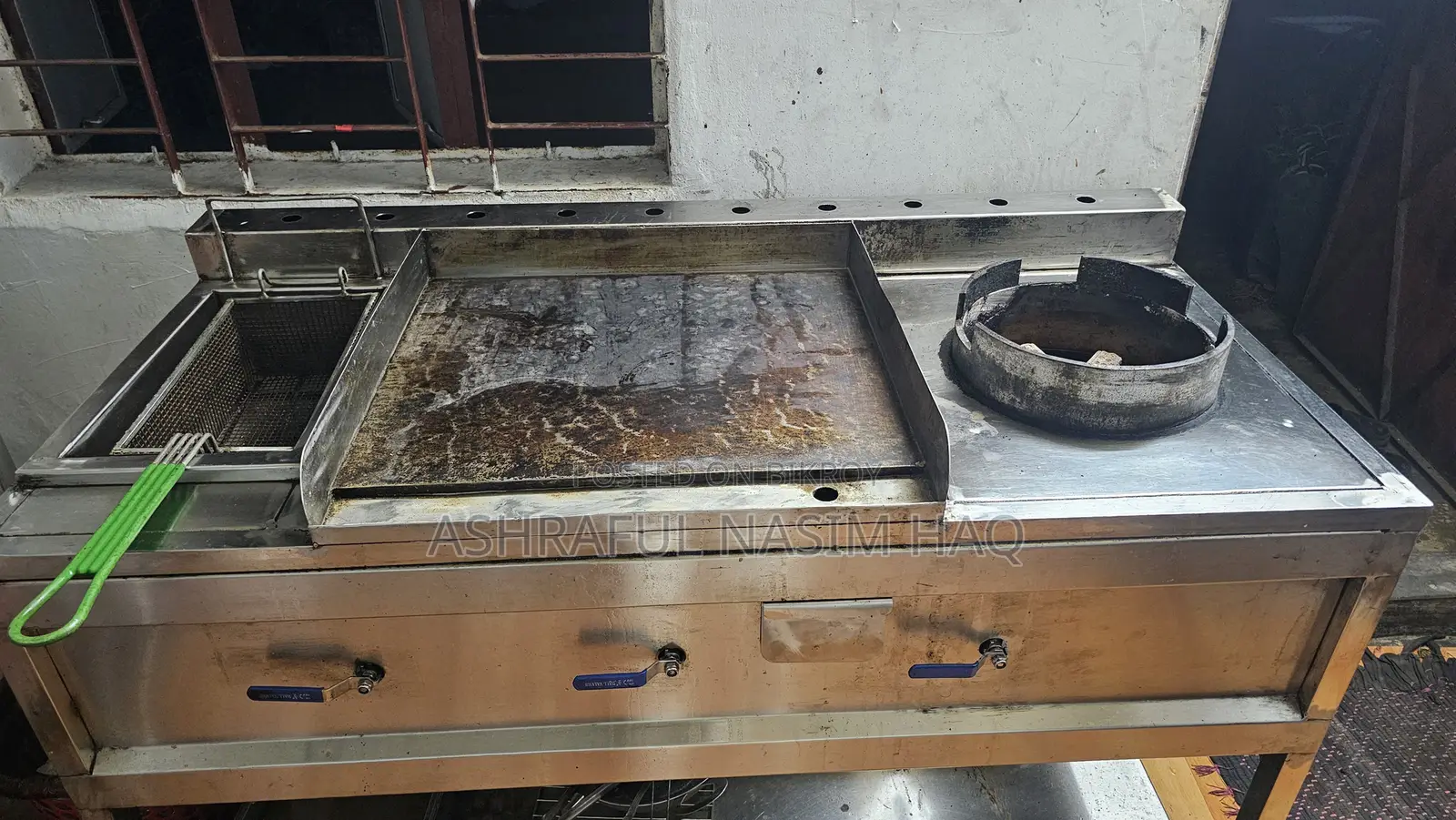Heavy-duty 3-in-1 Commercial Fast Food Station.