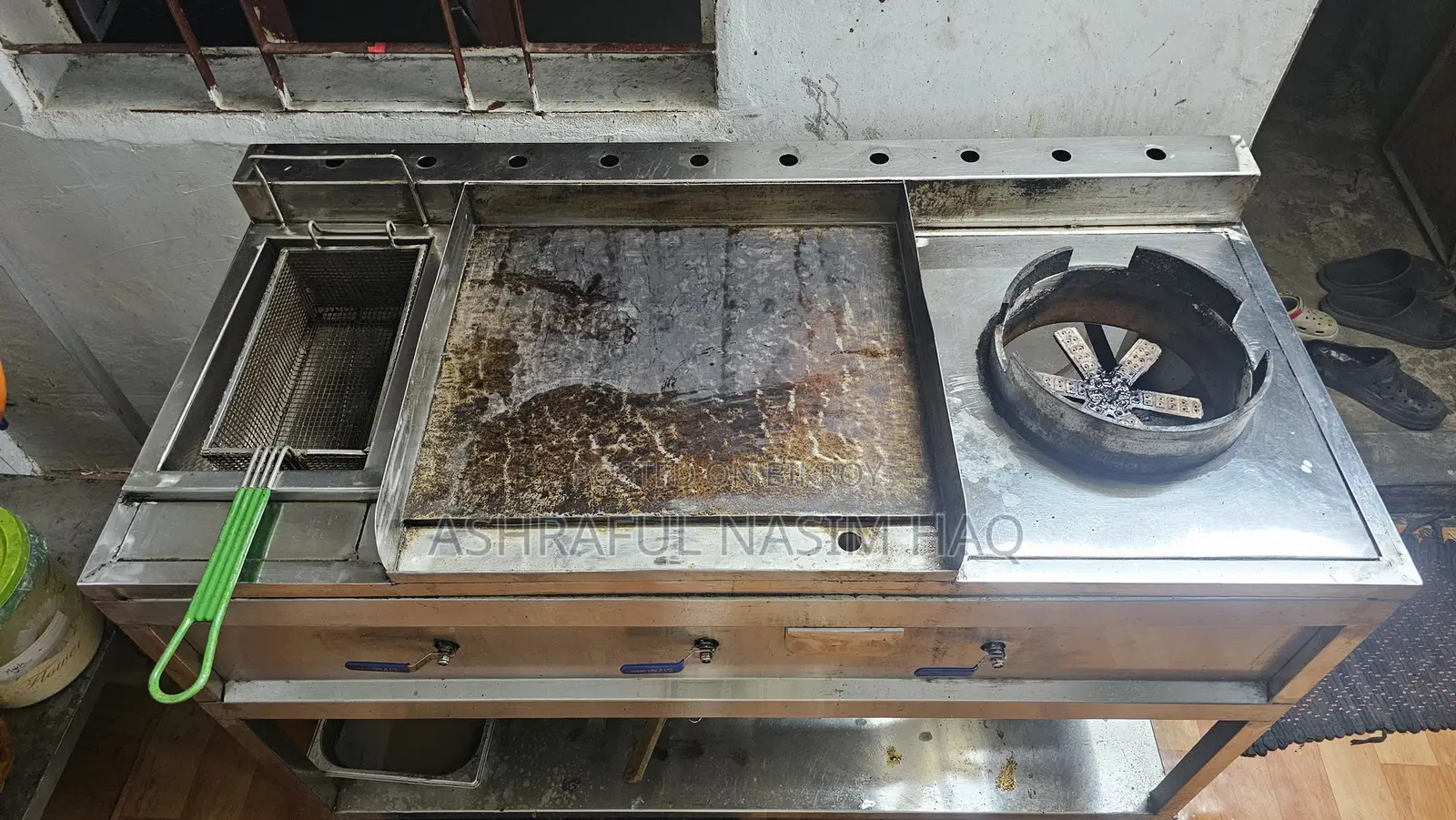 Heavy-duty 3-in-1 Commercial Fast Food Station.