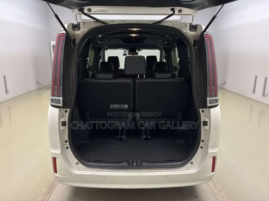 Toyota Esquire 2021 Pearl