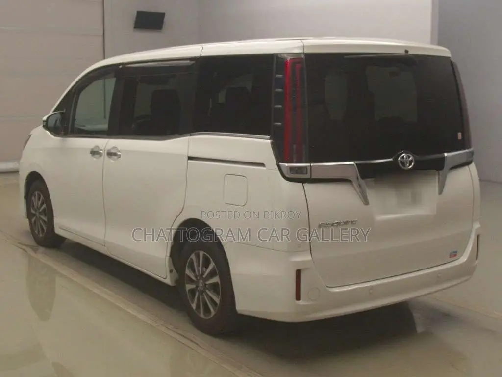 Toyota Esquire 2021 Pearl
