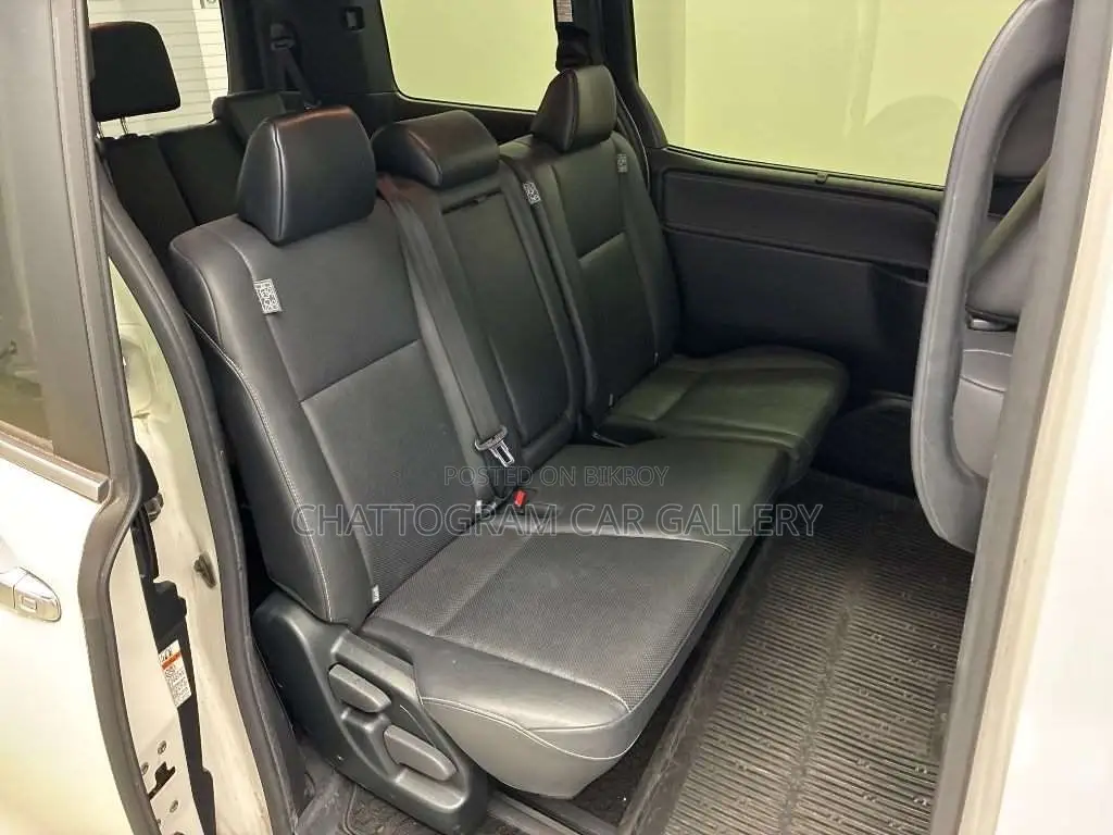 Toyota Esquire 2021 Pearl