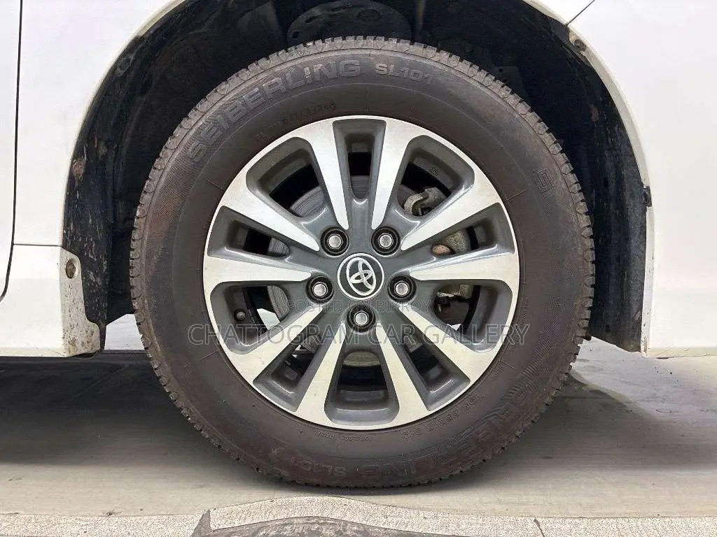 Toyota Esquire 2021 Pearl