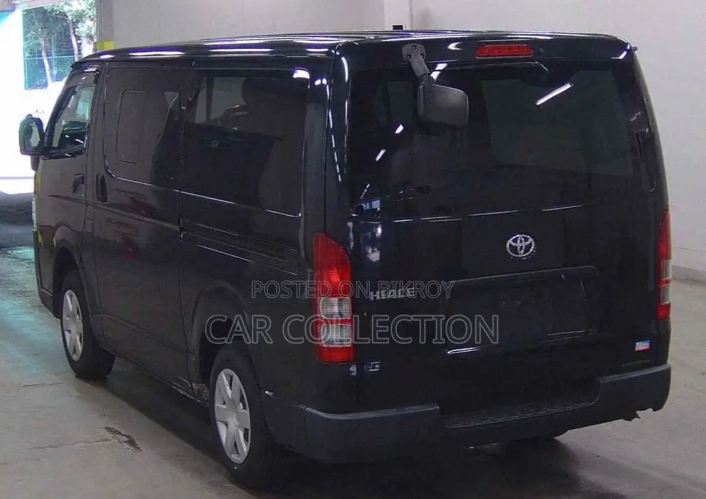 Toyota HiAce 2021 Black