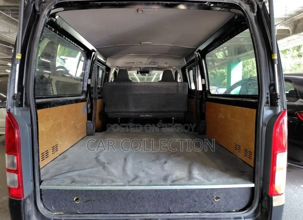 Toyota HiAce 2021 Black