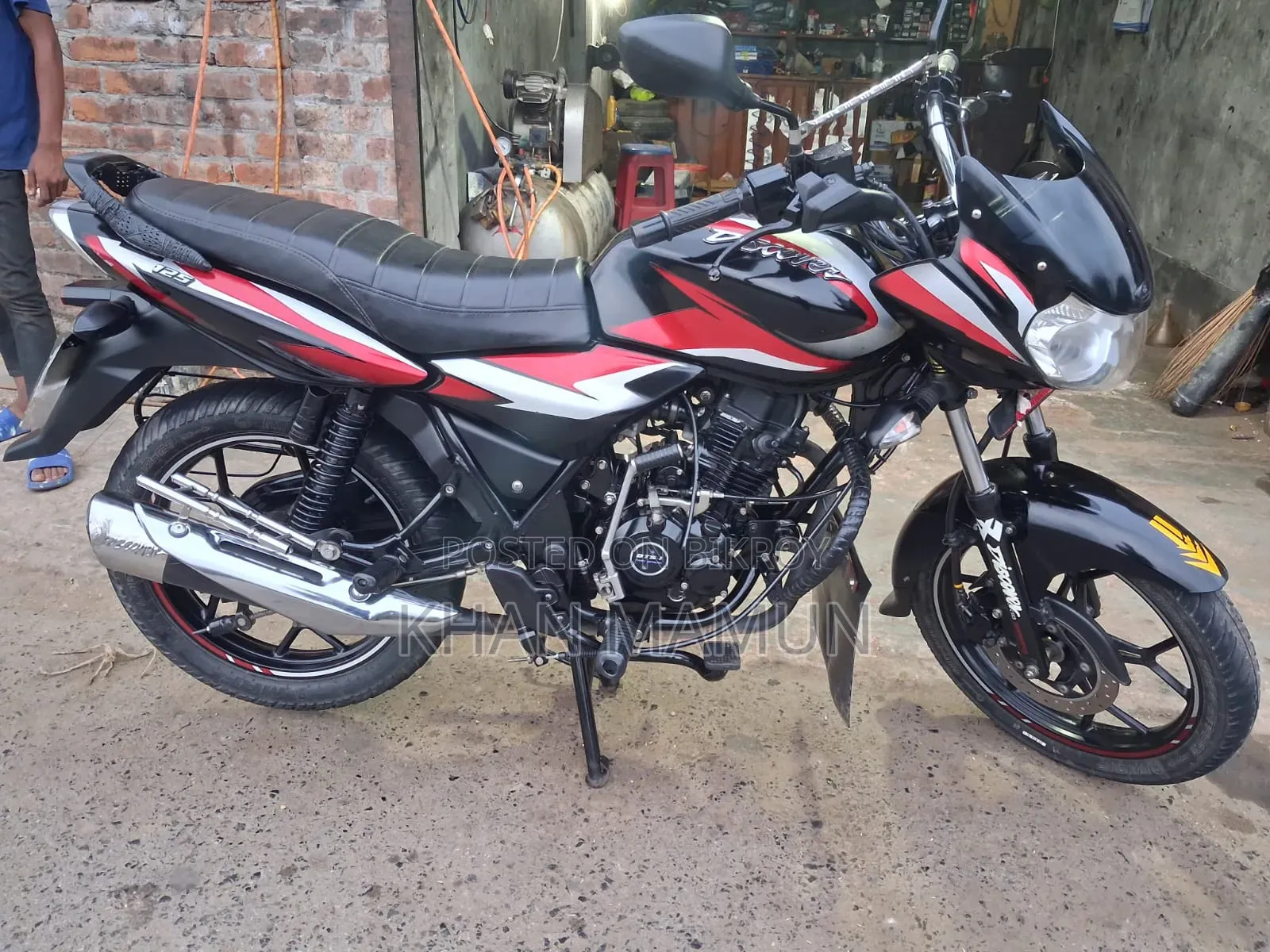 New Bajaj Discover 125 2025 Black