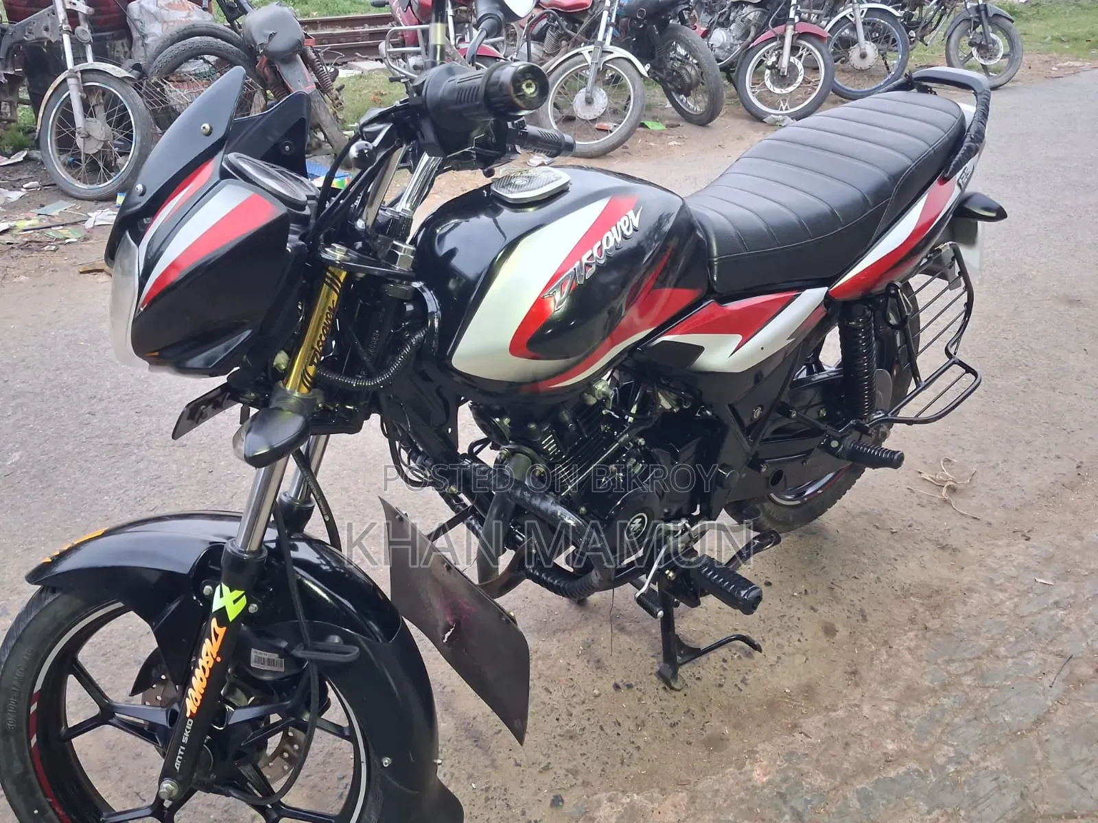 New Bajaj Discover 125 2025 Black