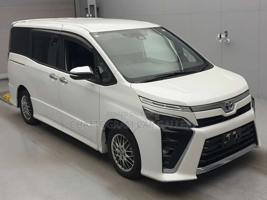 Toyota Voxy 2021 Pearl