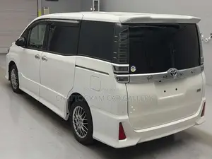Toyota Voxy 2021 Pearl