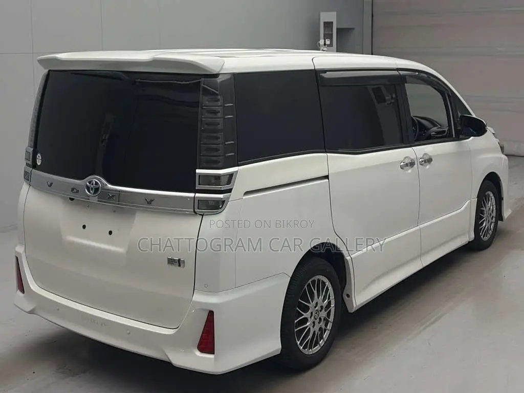 Toyota Voxy 2021 Pearl