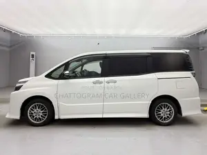 Toyota Voxy 2021 Pearl