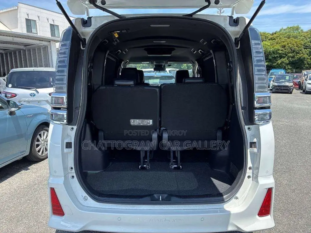 Toyota Voxy 2021 Pearl