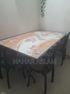 I want to sell this table including chairs, it is in new condition
