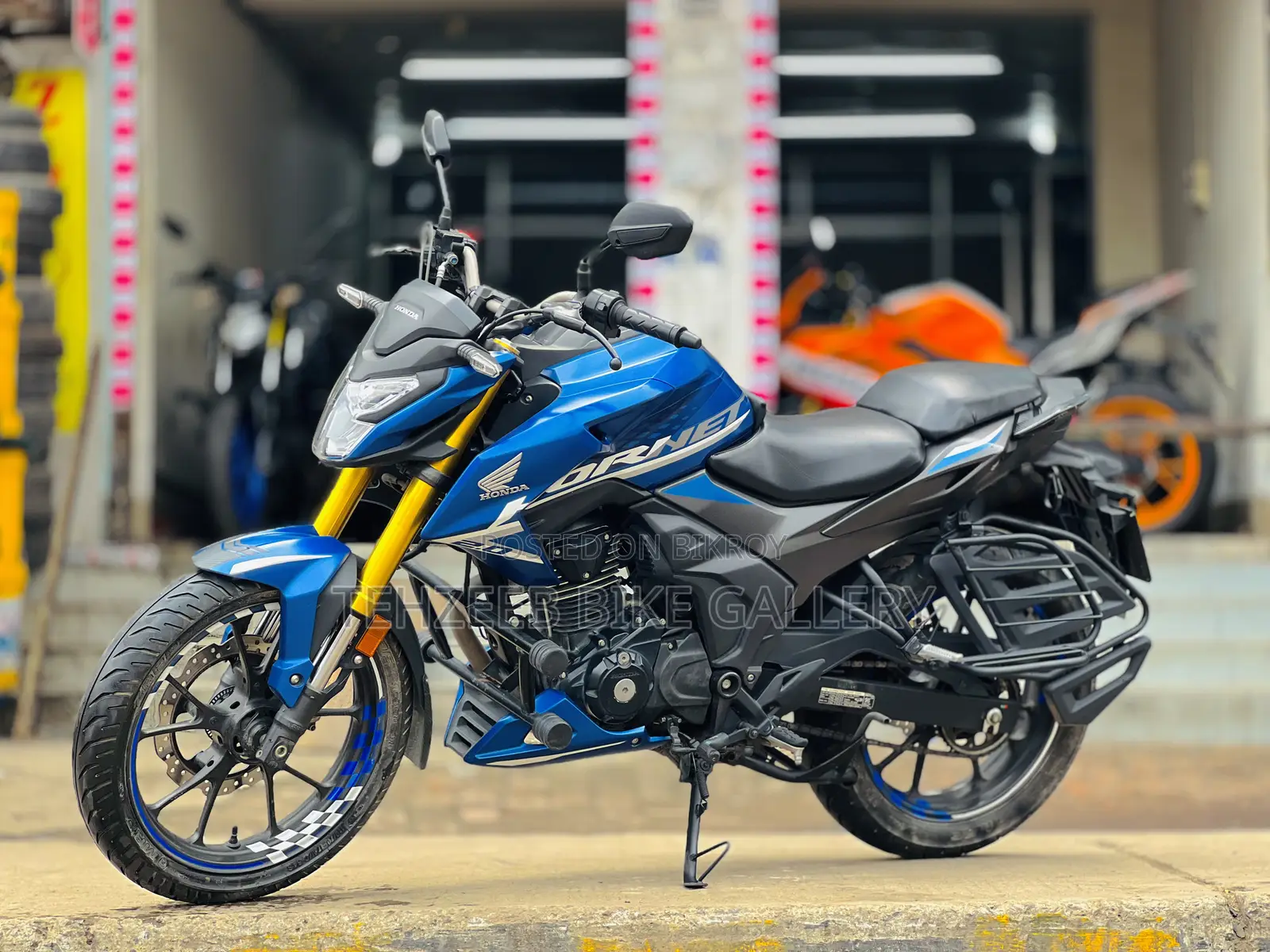 Honda Hornet 2025 Blue
