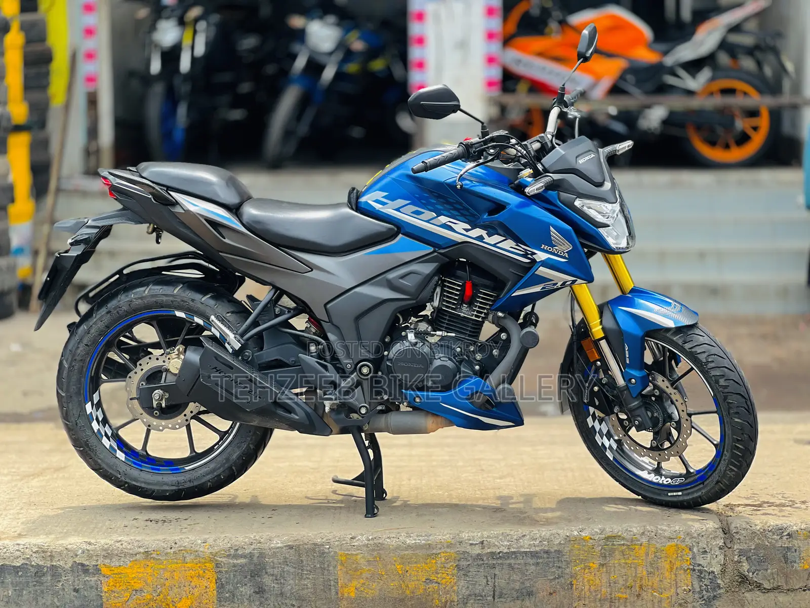 Honda Hornet 2025 Blue
