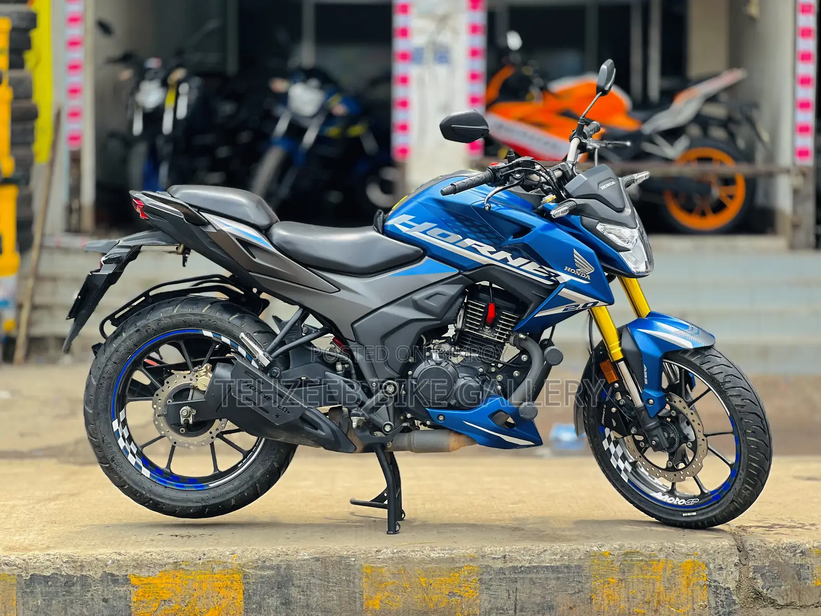 Honda Hornet 2025 Blue