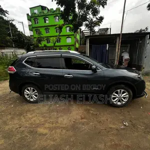 নিসান এক্স-ট্রেইল ২.০ হাইব্রিড এফডব্লিউডি ২০১৬ ব্ল্যাক