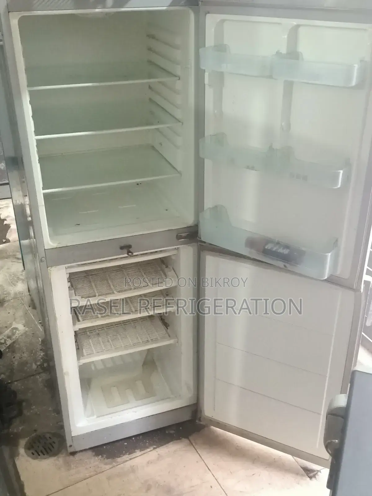 14 CFT Running LG Fridge for sale.