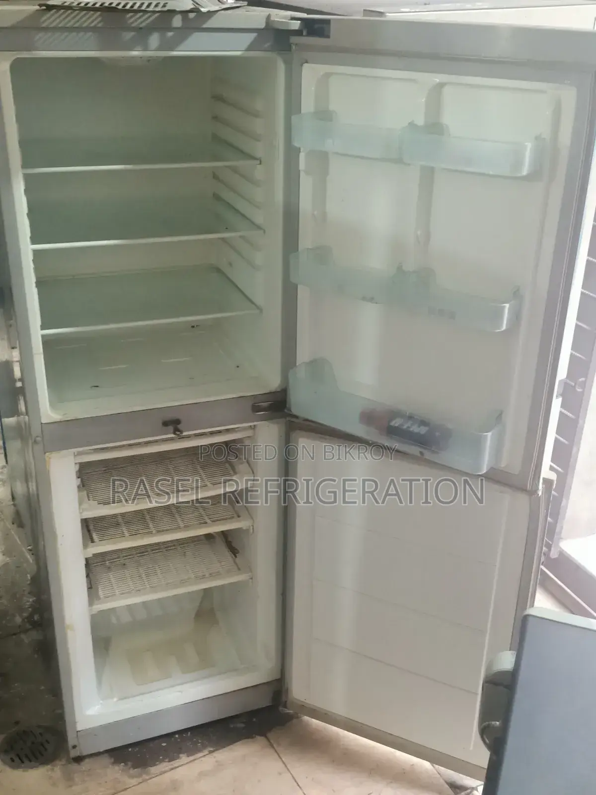 14 CFT Running LG Fridge for sale.