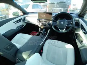 Toyota Crown 2021 Pearl