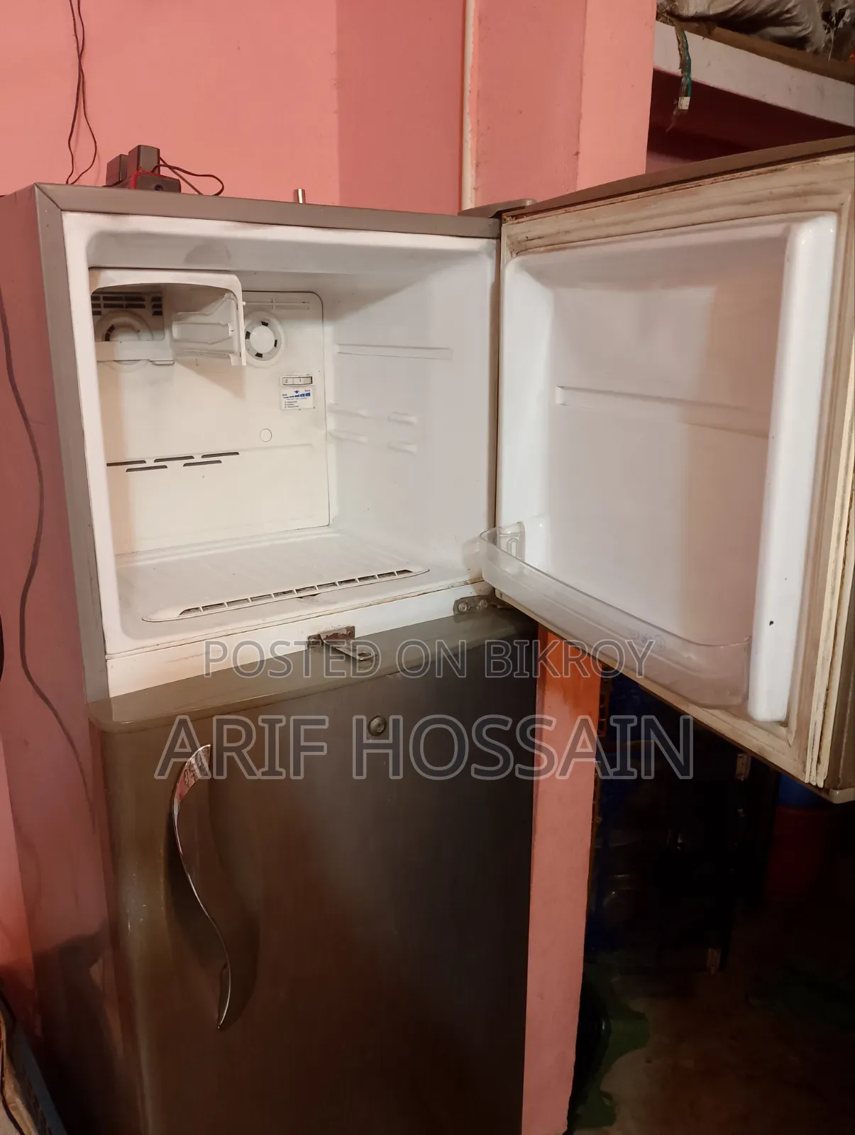 এলজি বাটারফ্লাই রেফ্রিজারেটর সিলভার কালার