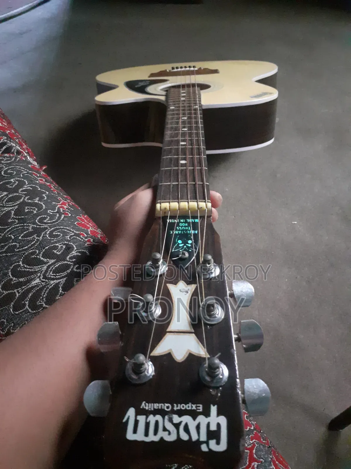 Gibson Venice Rose Guitar For Sell.
