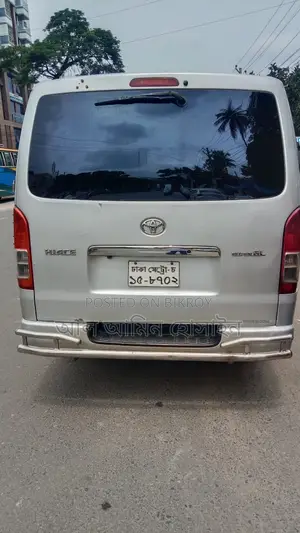 Toyota HiAce 2010 Silver