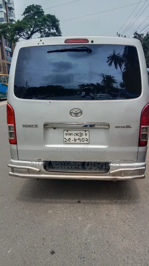 Toyota HiAce 2010 Silver