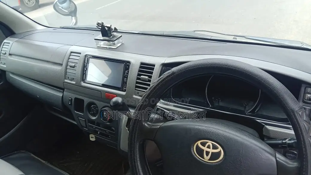 Toyota HiAce 2010 Silver