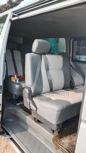 Toyota HiAce 2010 Silver