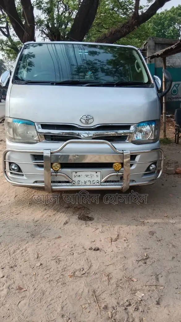 Toyota HiAce 2010 Silver