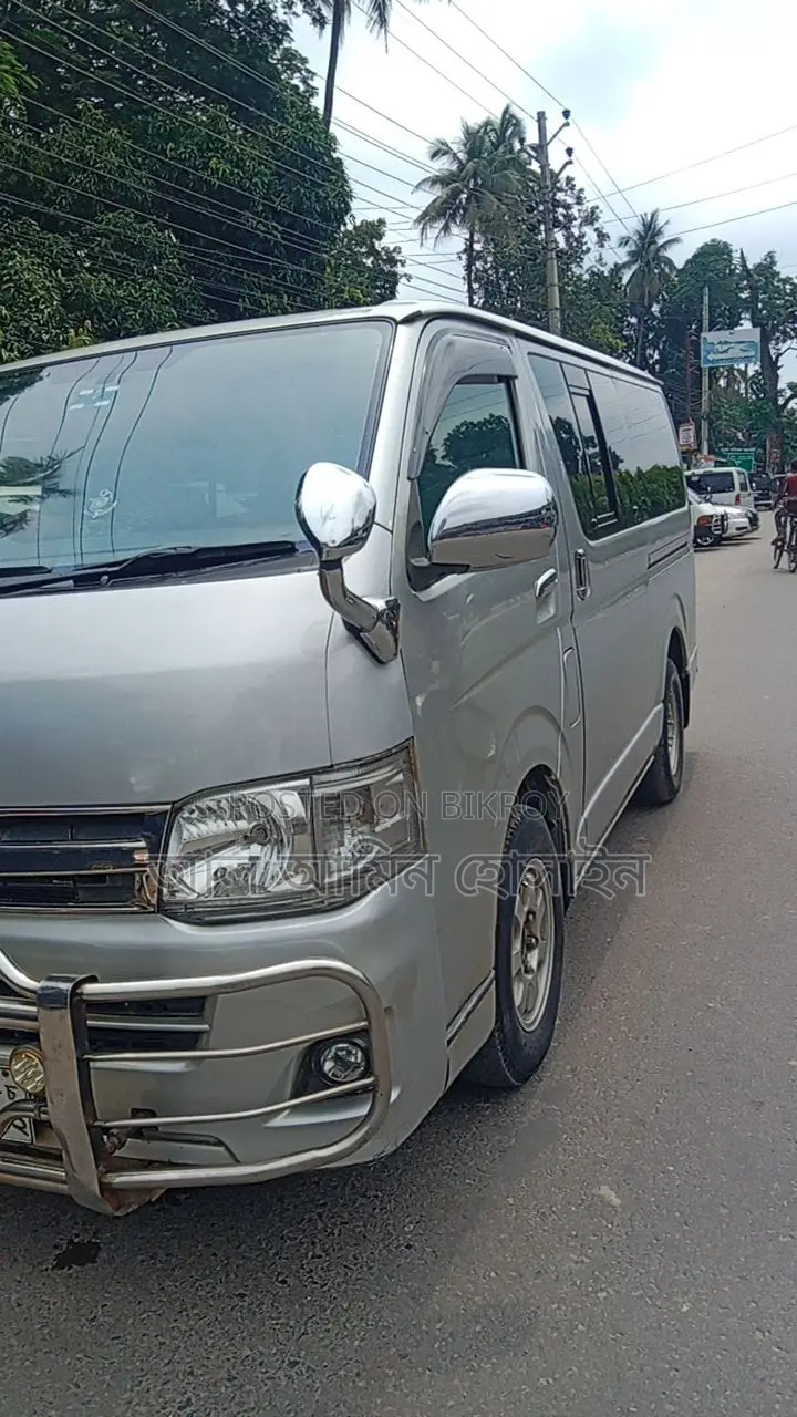 Toyota HiAce 2010 Silver