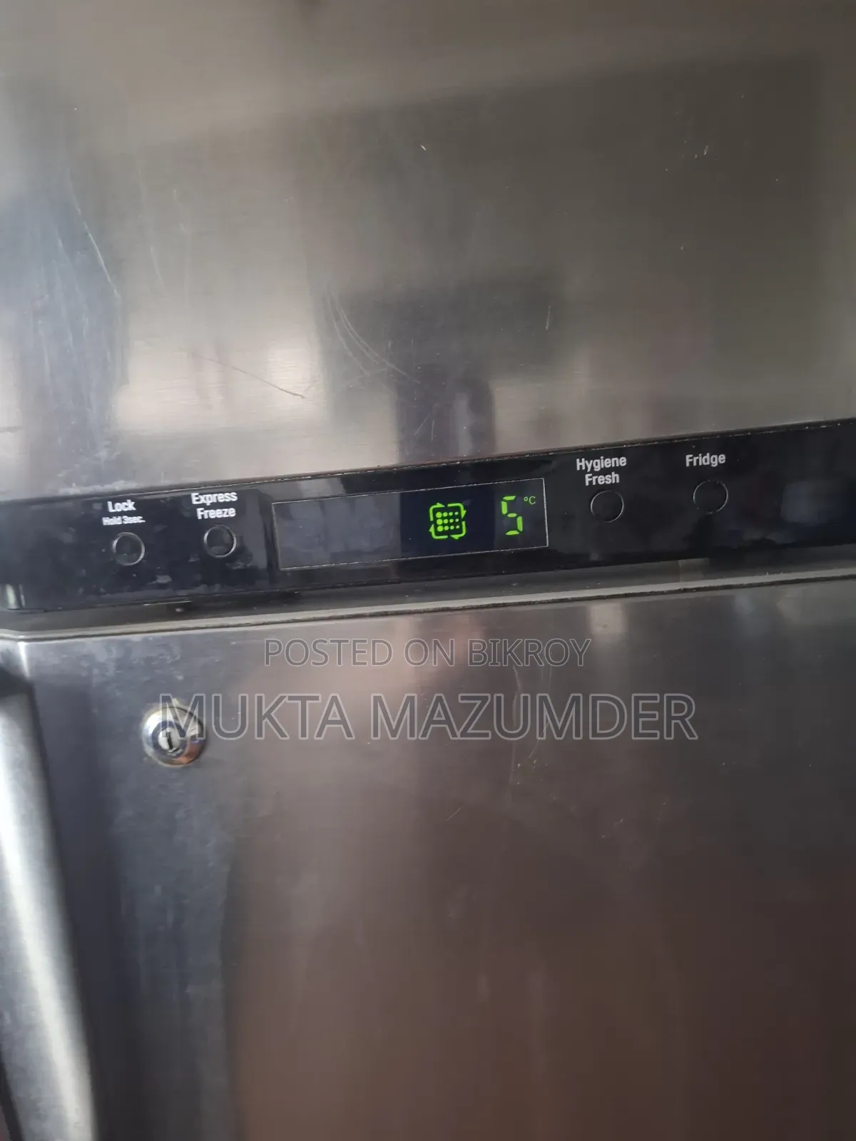 এলজি ফ্রিজ খুব বেশি পুরনো নয়