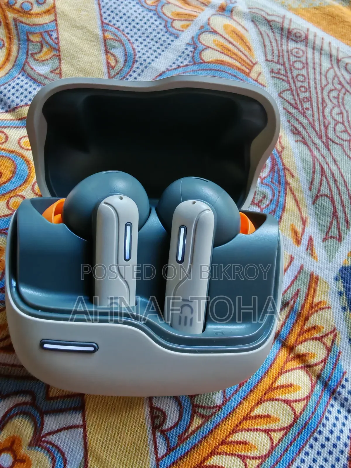 Earbud Sell Post