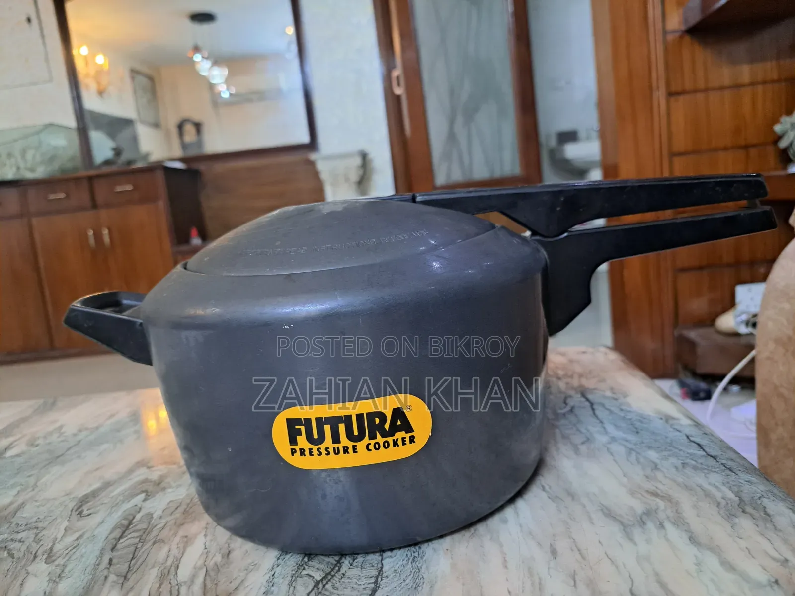 Hawkins Futura Hard Anodized Pressure Cooker