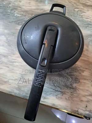 Hawkins Futura Hard Anodized Pressure Cooker