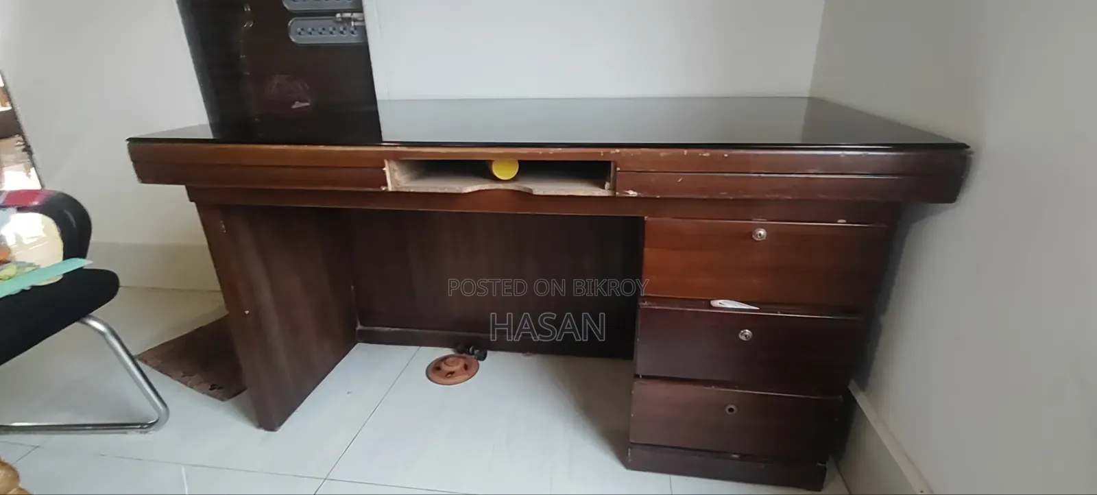 কিছু ভালো মানের বাসায় ব্যবহার করা ফার্নিচার বিক্রি করা হবে