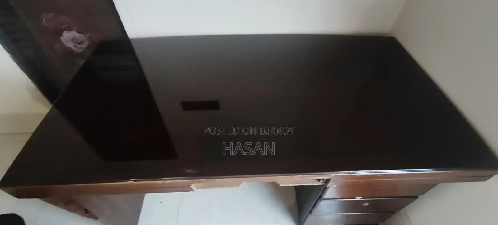 কিছু ভালো মানের বাসায় ব্যবহার করা ফার্নিচার বিক্রি করা হবে