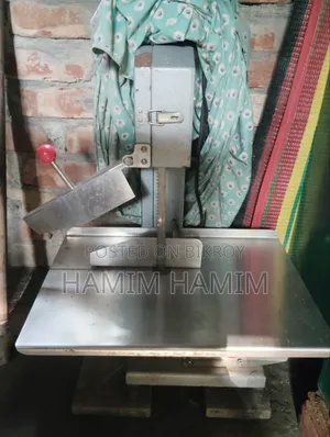 মাছ কাটার মেশিন।