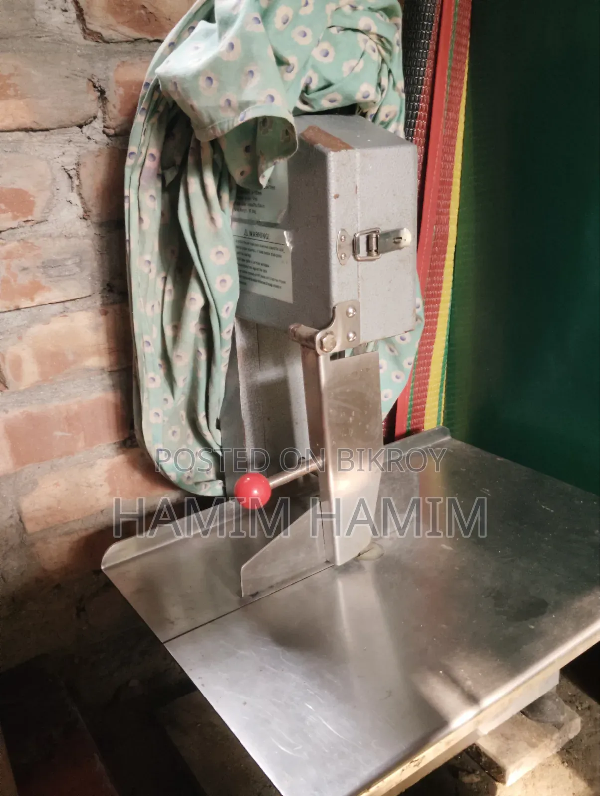 মাছ কাটার মেশিন।