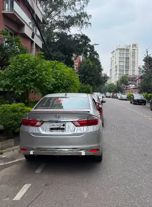 Honda Grace 2015 Silver