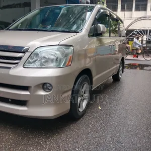 Toyota Noah 2004 Gold