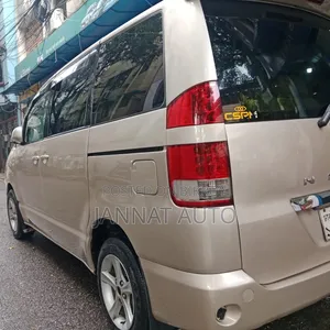 Toyota Noah 2004 Gold