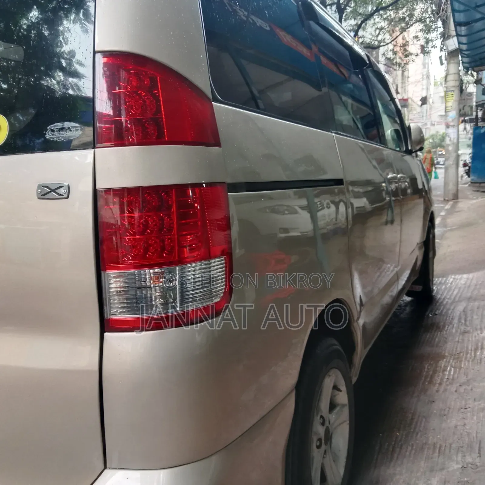 Toyota Noah 2004 Gold