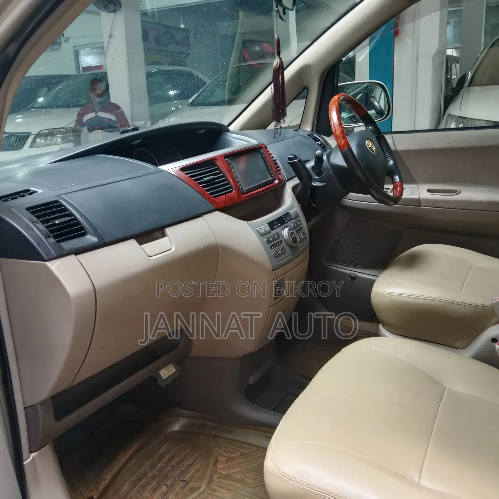 Toyota Noah 2004 Gold