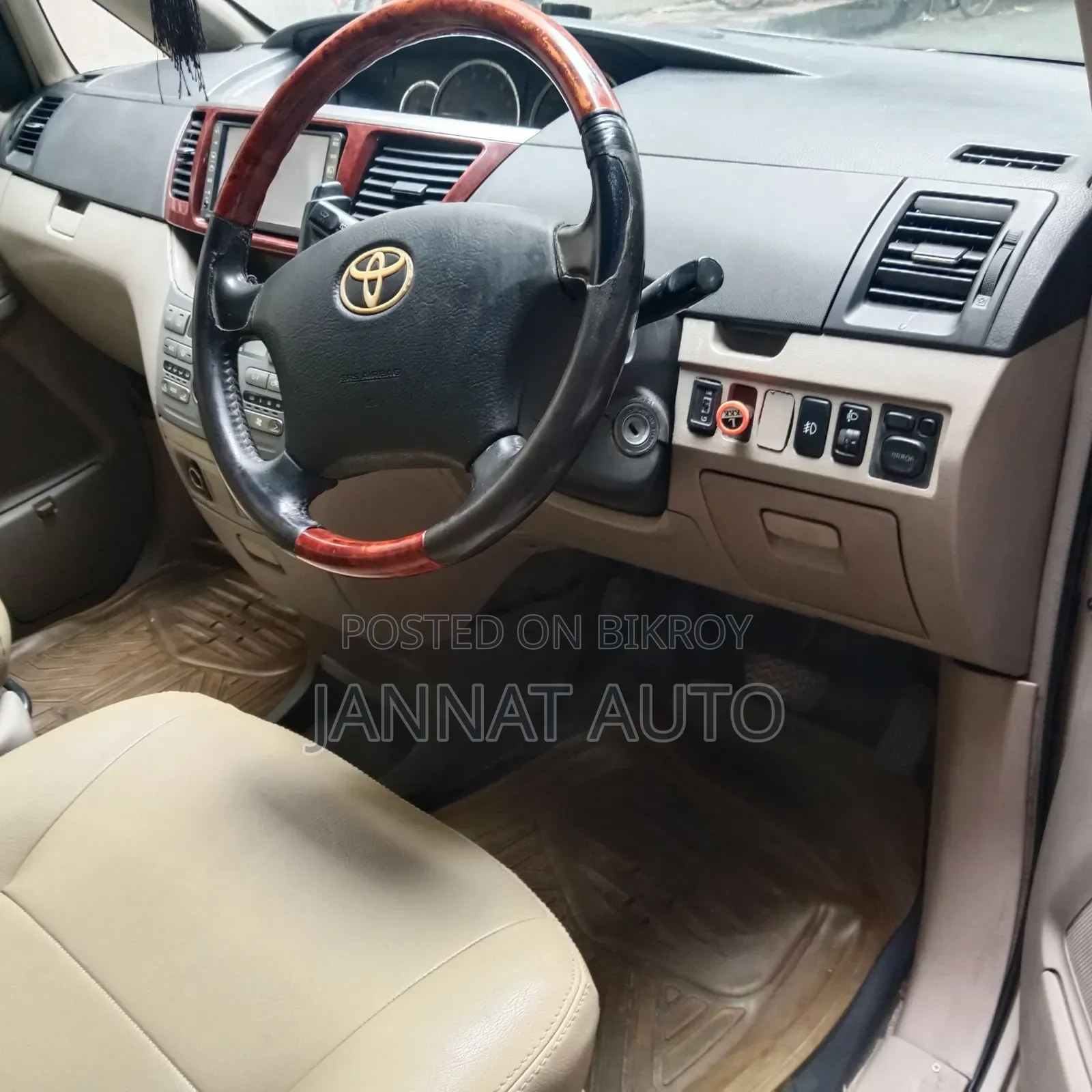 Toyota Noah 2004 Gold
