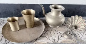 অনেক পুরাতন এন্টিক পণ্য
