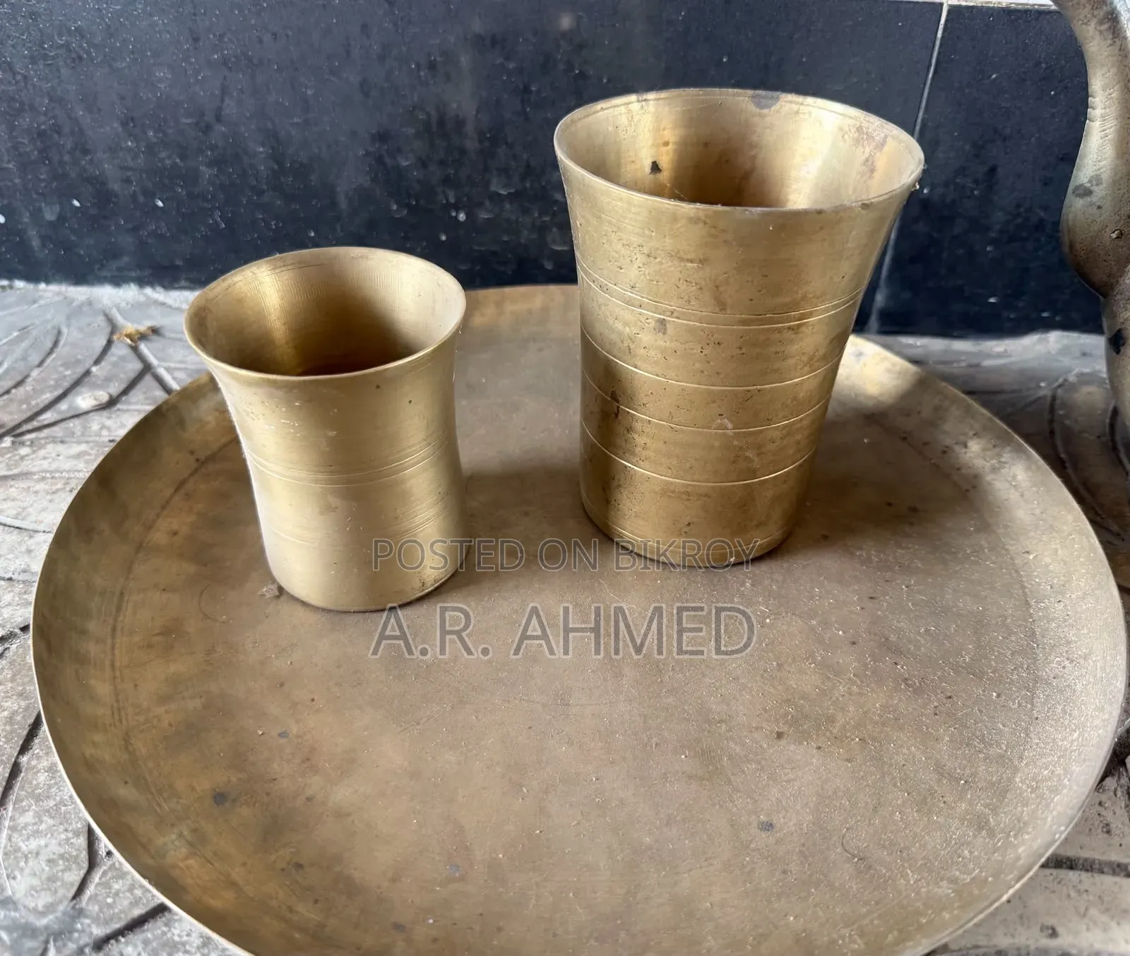 অনেক পুরাতন এন্টিক পণ্য