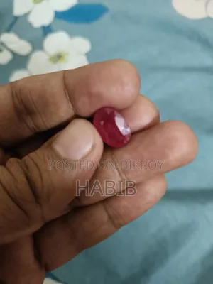 রুবি রত্নপাথর