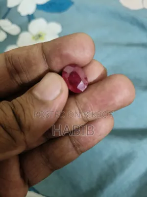 রুবি রত্নপাথর