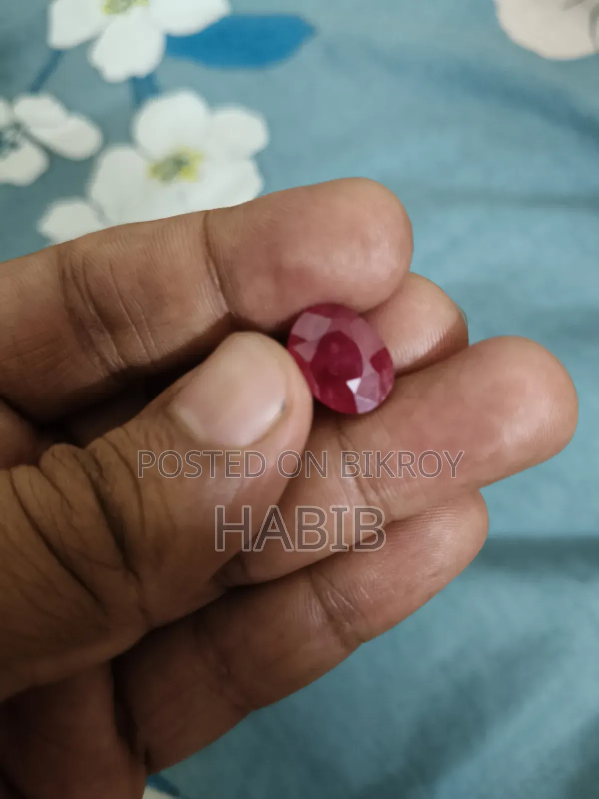 রুবি রত্নপাথর
